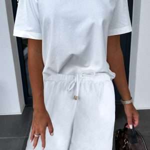 Λευκό σορτς με κορδόνι και τσέπες