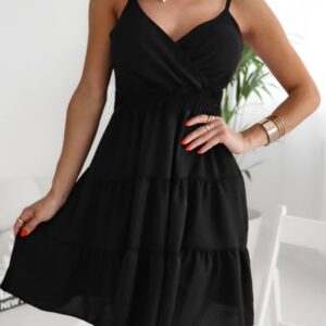 Μαύρο κρουαζέ φόρεμα με λάστιχο σφηκοφωλιά στο πίσω τμήμα